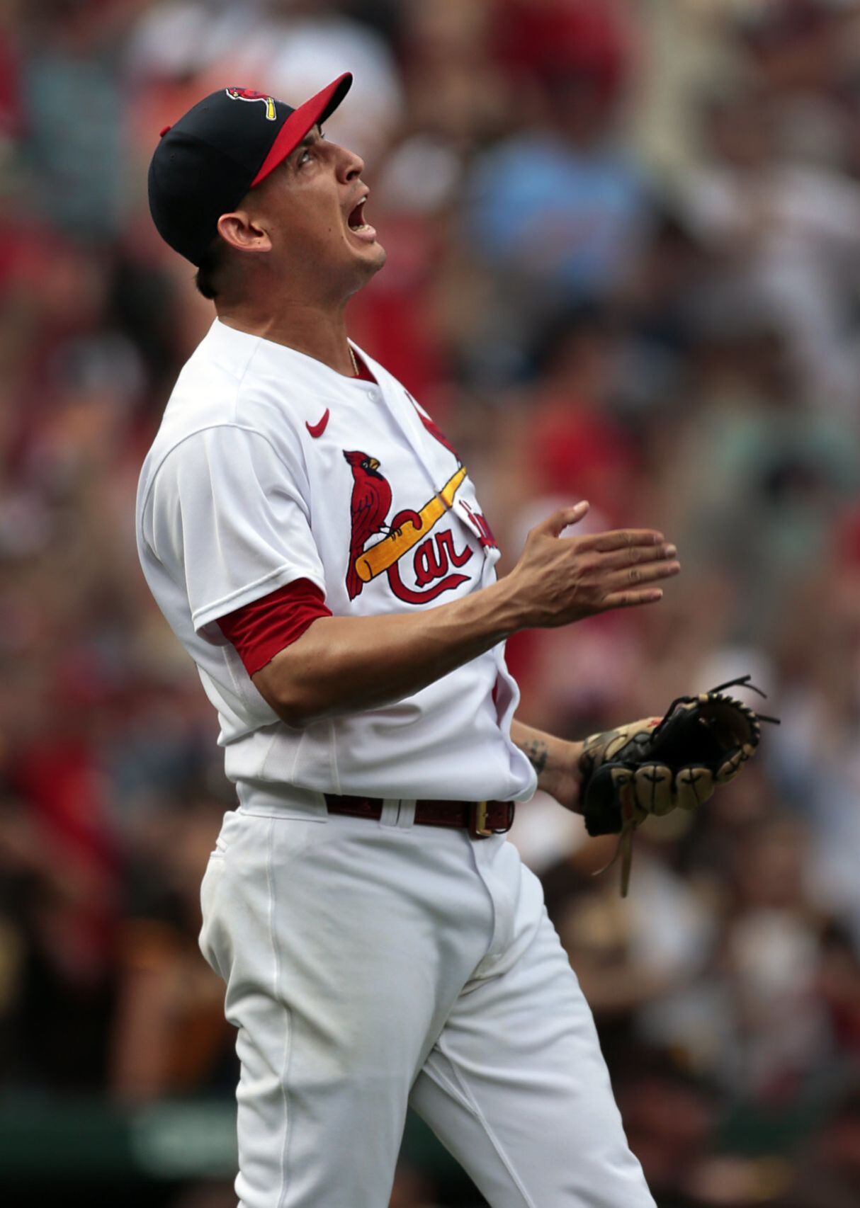 Cardinals sweep Padres with 8-7 victory